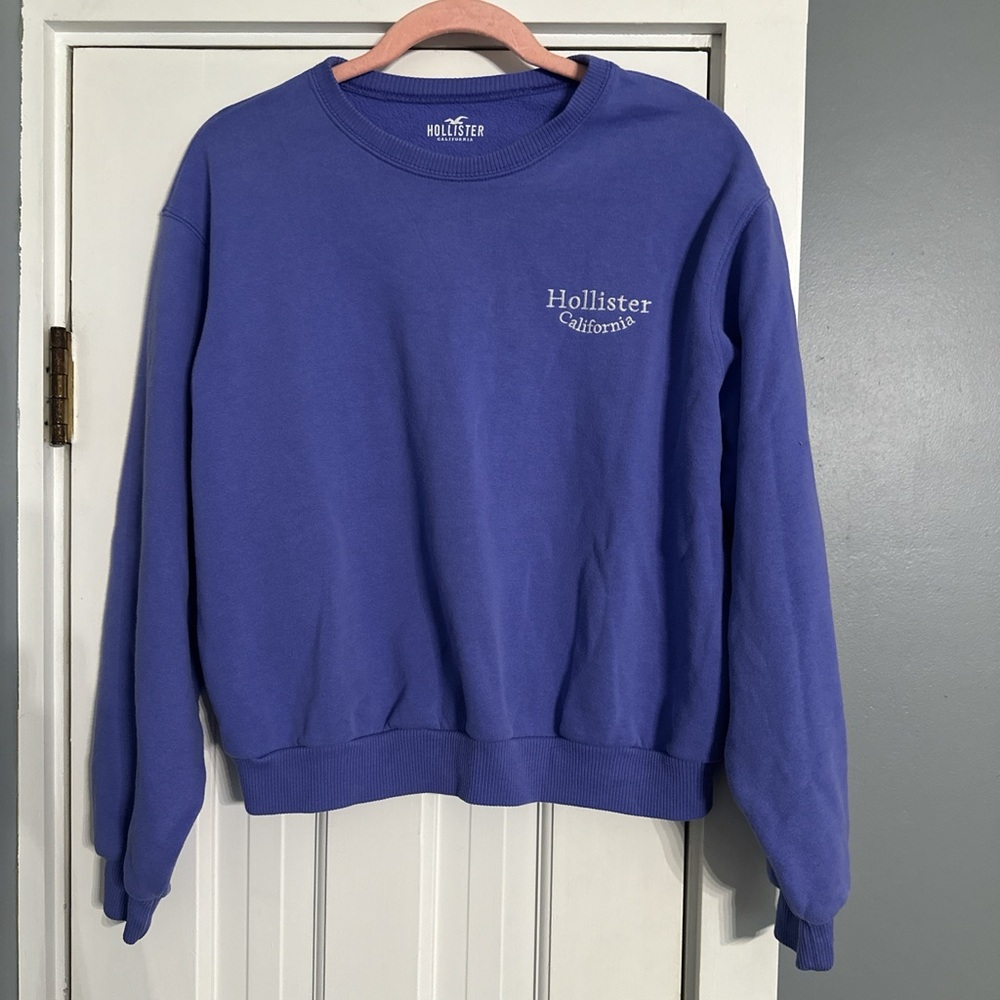 Hollister Women's Purple Blue Crewneck Sweatshirt - White Embroidered Logo -S